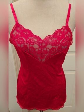 Vintage 70s Vassarette Red Satin Cami Top w Lace Bodice & Hem.